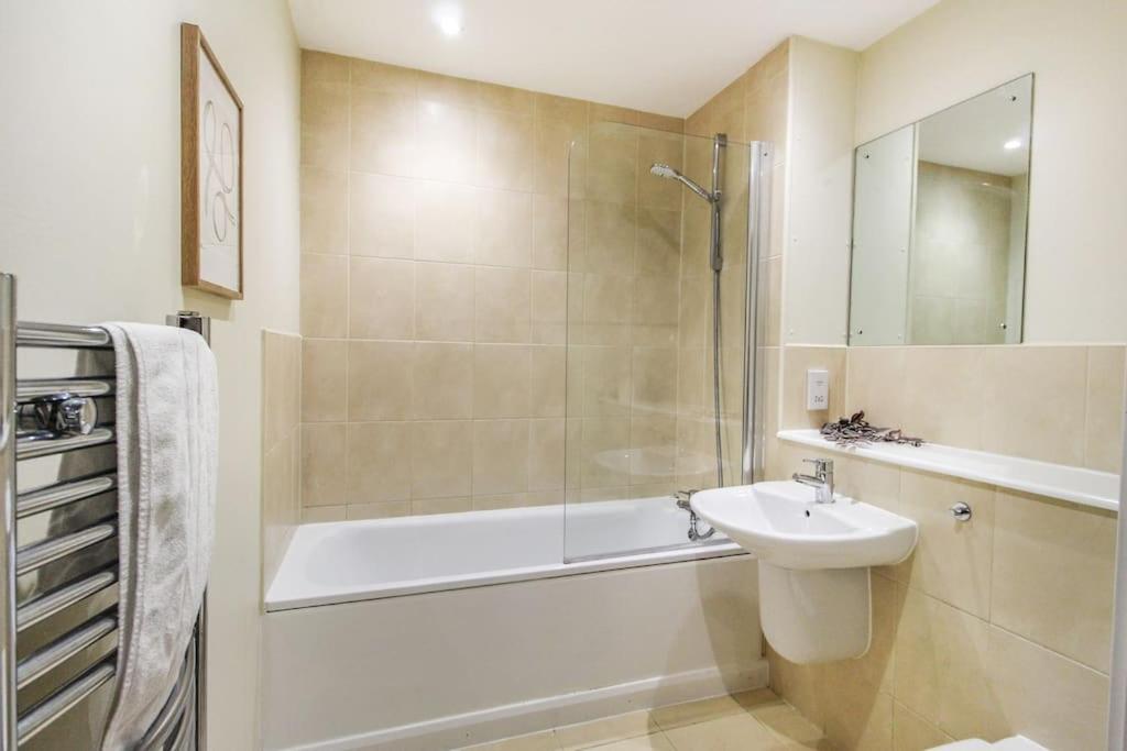 Luxurious 1 Bed Apartment With Free Parking 诺丁汉 外观 照片